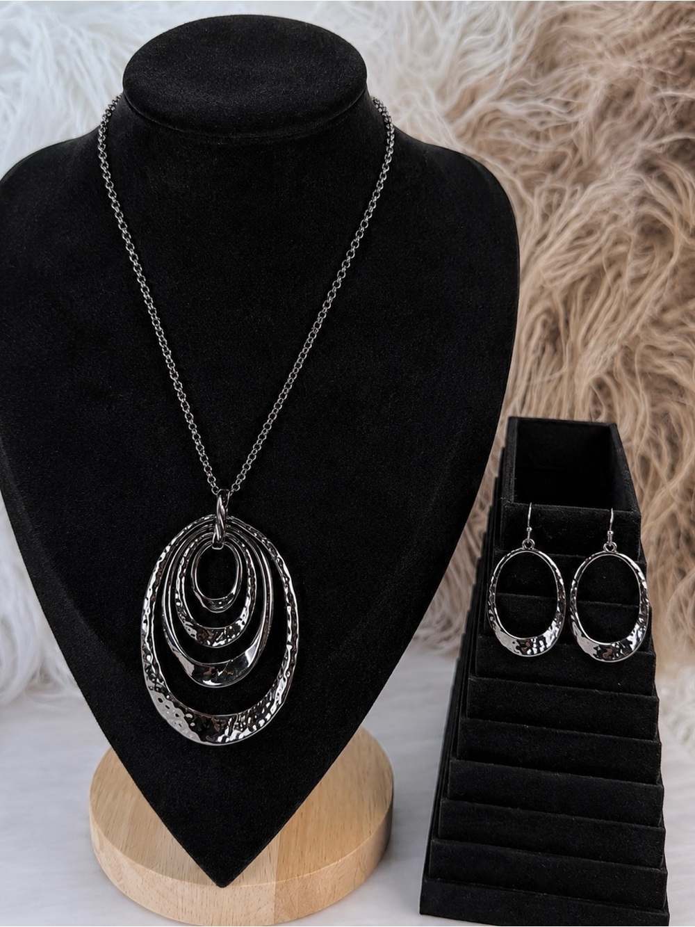 Elegant Black Gunmetal Oval Hammered Pendant Necklace earring set